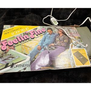 Northern Feelin Fine Vibrating Heating Pad massager in Original Box Tested